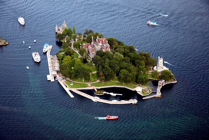 2 Hour 1000 Islands Castle Prowler Wildcat Cruise - Boat Specifications