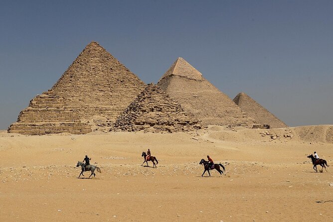 2 Hour Camel or Horse Riding Around the Pyramids - Location and Scenic Views