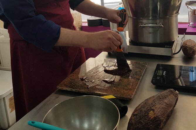 2-Hour Chocolate Bar Workshop in Paris - Chocolate Making Experience