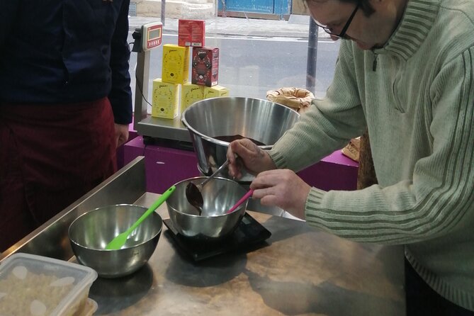 2-Hour Chocolate Bar Workshop in Paris - Creating Unique Chocolates