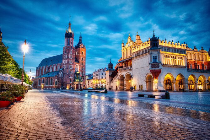 2-Hour City Walking Tour in Creepy Krakow - Highlights of the Tour