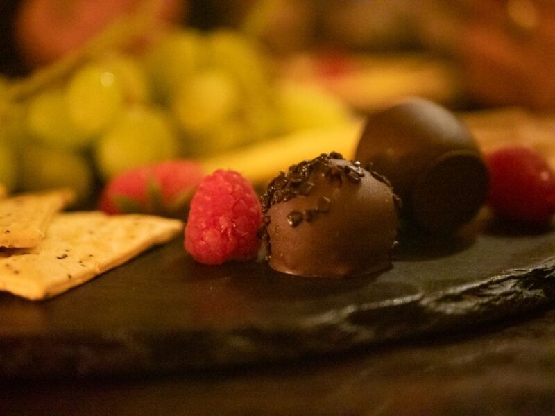 2-Hour Deluxe Whiskey & Food Tasting - Expert Guidance