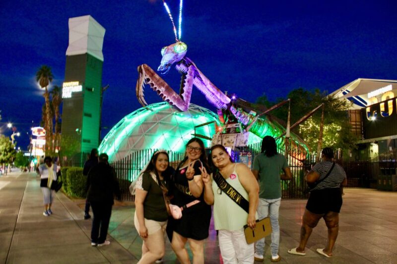 2-Hour Fremont Walking Tour With Photos and Champagne - Itinerary Highlights