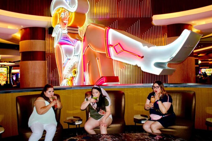 2-Hour Fremont Walking Tour With Photos and Champagne - Cancellation Policy