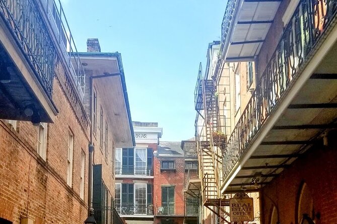 2-Hour French Quarter Ghost Walking Tour in New Orleans - Tour Overview