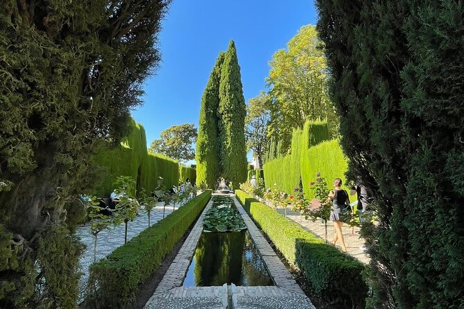 2-Hour Guided Tour of Alhambra Gardens and Alcazaba in Granada - Authentic and Engaging Experience