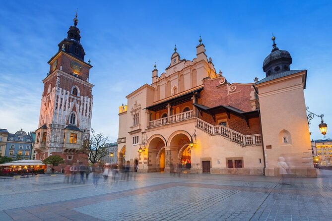 2-Hour Guided Walking Tour in The Old Town of Krakow - Tour Meeting Point