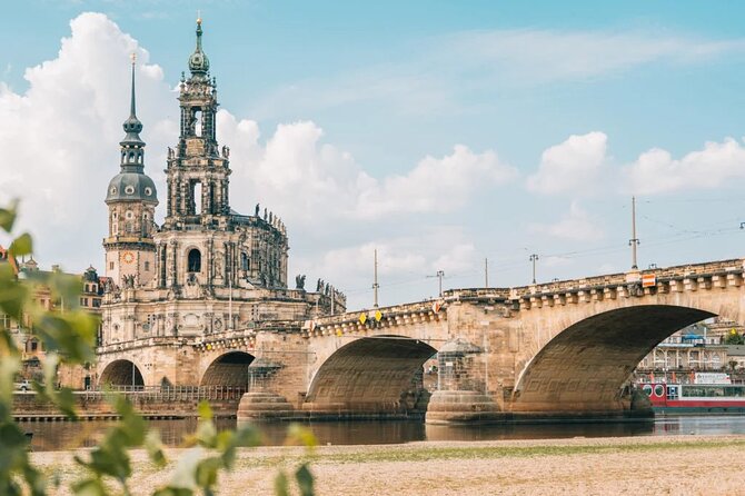 2 Hour Historical Walking Tour in Dresden - Guides Expertise and Engagement