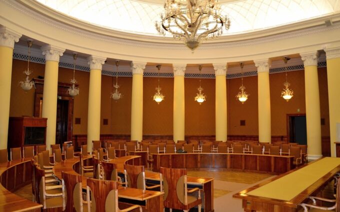 2 Hour: Palace of Culture & Science Guided Tour in English - Group Size and Language