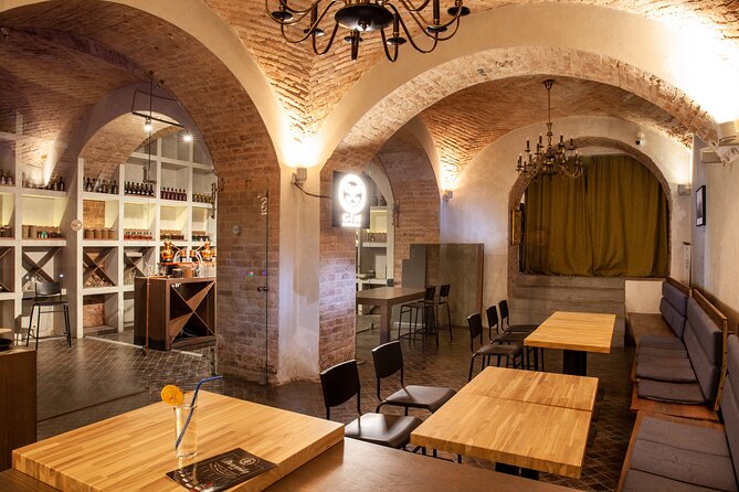2 Hour Private Cocktail Masterclass in Old Town of Riga. - Participant Requirements