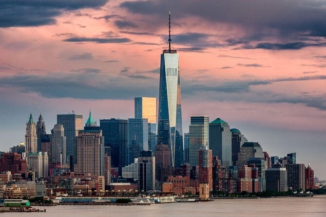 2-Hour Private Luxury Boat Tour in New York City - Tour Highlights