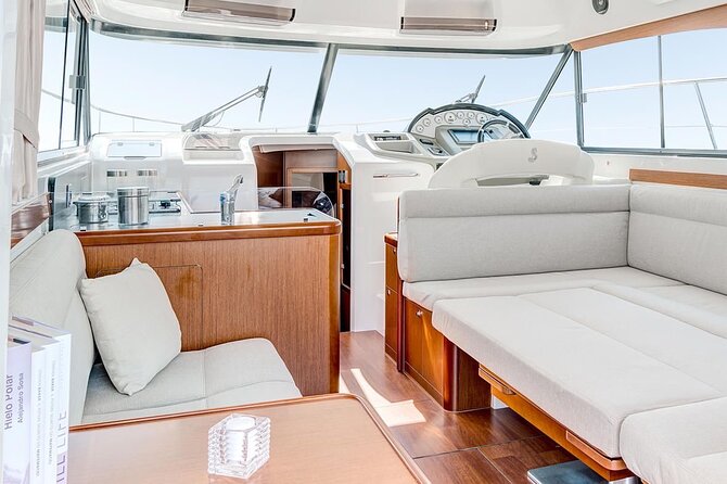 2 Hour Private Sunset Cruise on Luxury Motor Boat With Drinks - Inclusions