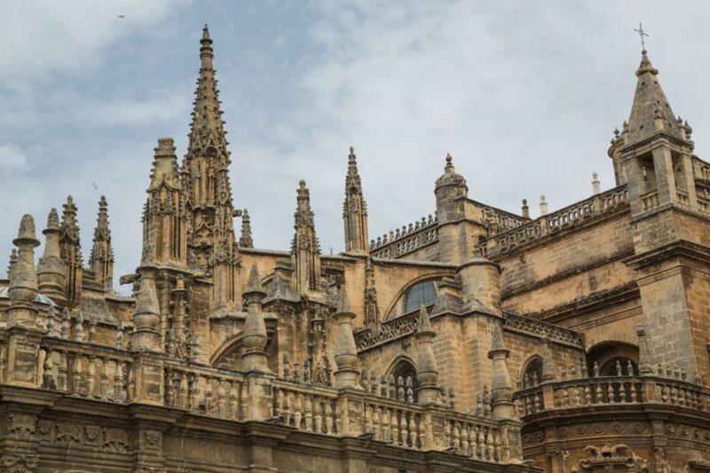 2-Hour Private Walking Tour in Alcazar of Seville - History and Culture
