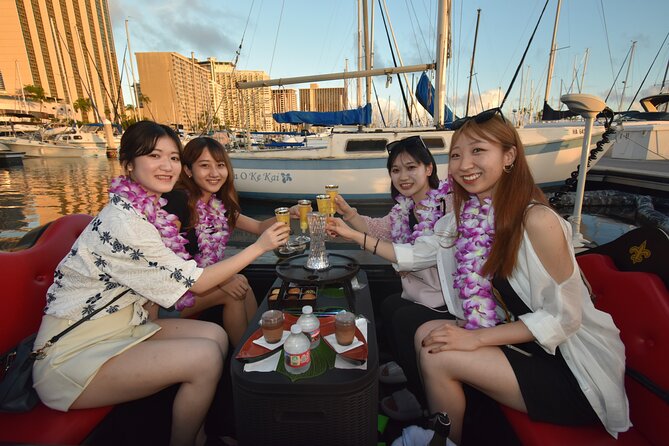 2-Hour Small-Group Gondola Excursion in Waikiki - Venetian-Style Ambiance