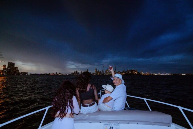 2-Hour Tour in Cartagena Sunset View in Party Boat - Open Bar With Drinks