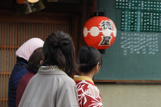 2 Hour Walking Historic Gion Tour in Kyoto Geisha Spotting Area - Accessibility and Accommodations