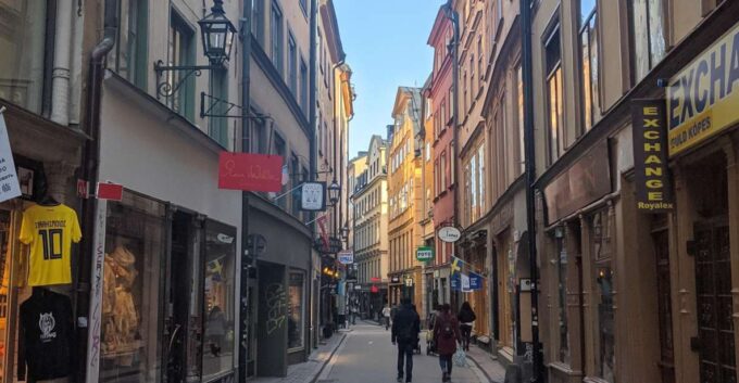 2-Hour Walking Tour in Stockholm - Tour Restrictions and Accessibility