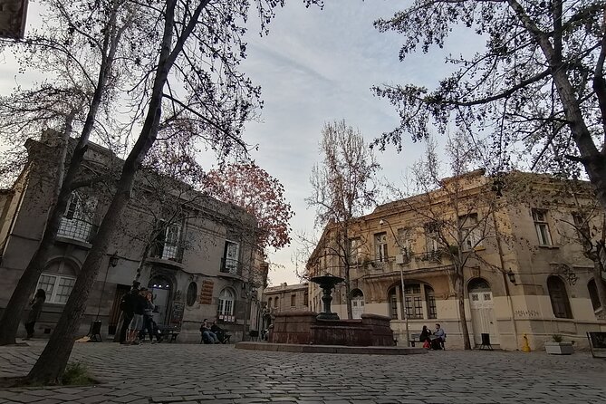 2-Hour Walking Tour of Yungay The Coolest Neighborhood in Chile - Architecture and Local Establishments