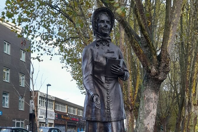 2-Hour Walking Tour Women of Whitechapel - Getting to the Tour