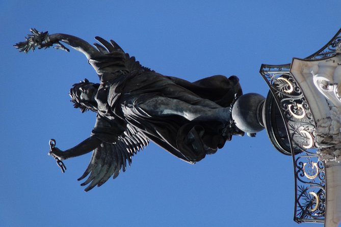2 Hours - Bordeaux Private Tour With a Native Guide - Tour Availability and Accessibility