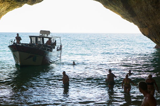 2 Hours Cruise Portimão to Benagil Cave & Marinha Beach - Participant Capacity