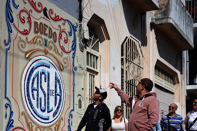 2 Hours Football and Street Art Walking Tour in Buenos Aires - Meeting and End Points