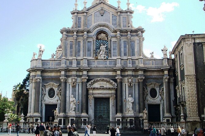 2 Hours Guided Group Tour in Catania - Meeting Point and Start Time