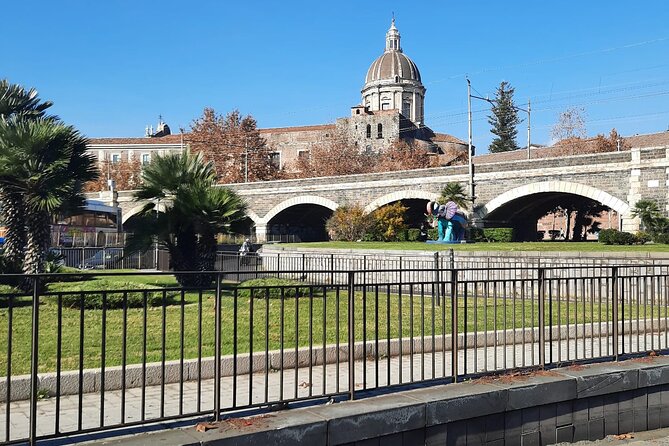 2 Hours Guided Group Tour in Catania - Booking Information and Guarantee