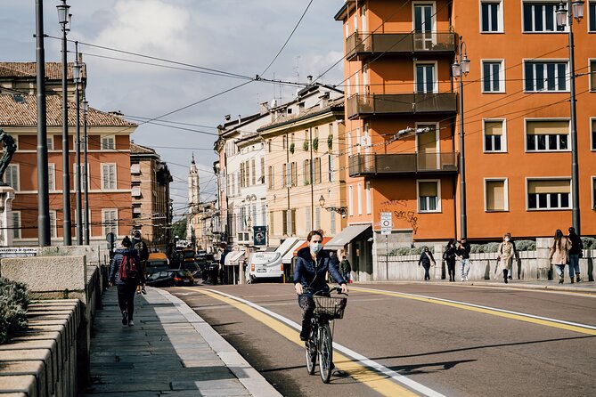 2 Hours Guided Walking Tour in Parma With Culinary Stop - Culinary Highlights and Tastings