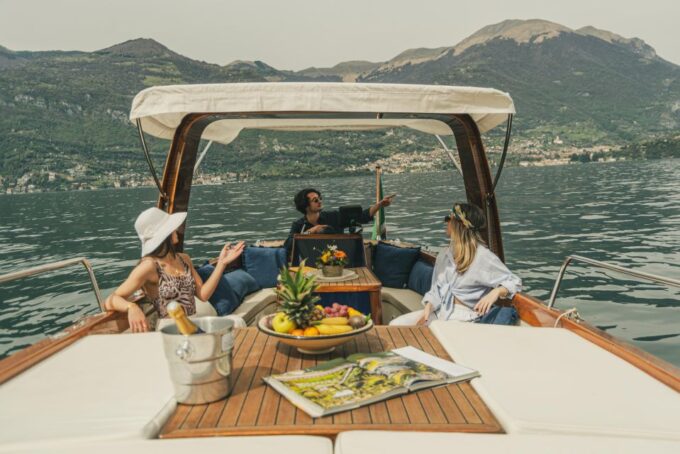 2 Hours Private Boat Tour on Como Lake Bellagio (Wood Boat) - Languages Offered