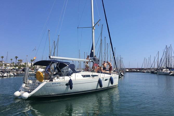 2 Hours Private Boat Trip With Open Bar - Included Amenities