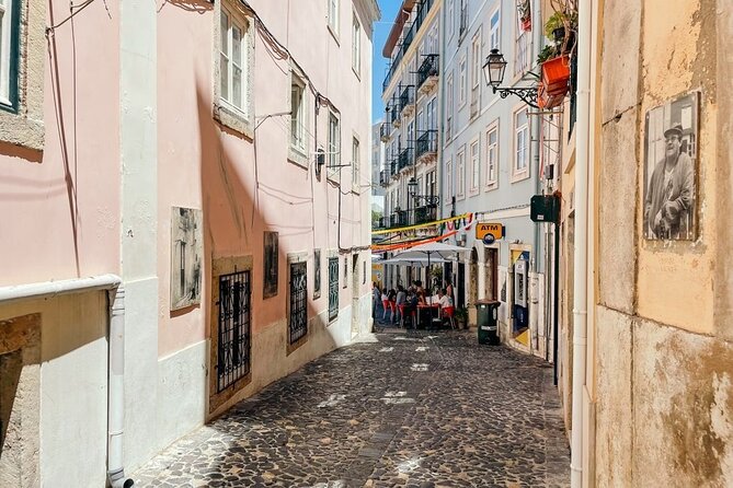 2 Hours Private Hills Historical Tour in Lisbon - Tour Guide and Experience