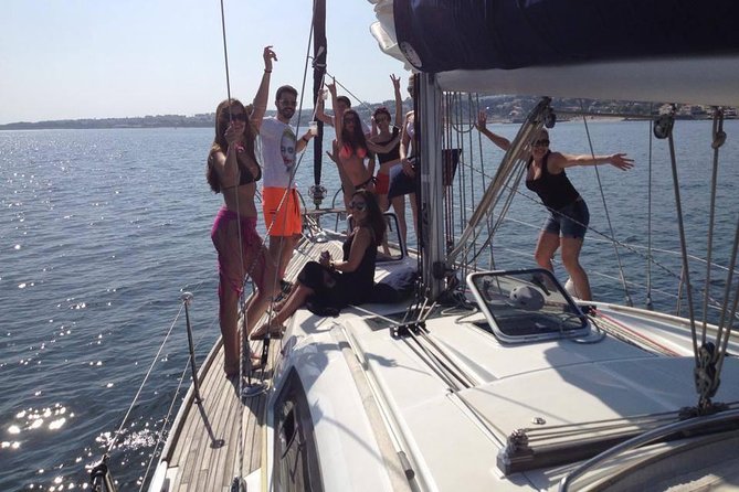 2 Hours Private Sailing Tour in Lisbon - One Beverage per Person