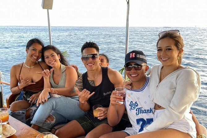 2 Hours Private Sunset Cruise in Honolulu - Dinner and Drinks