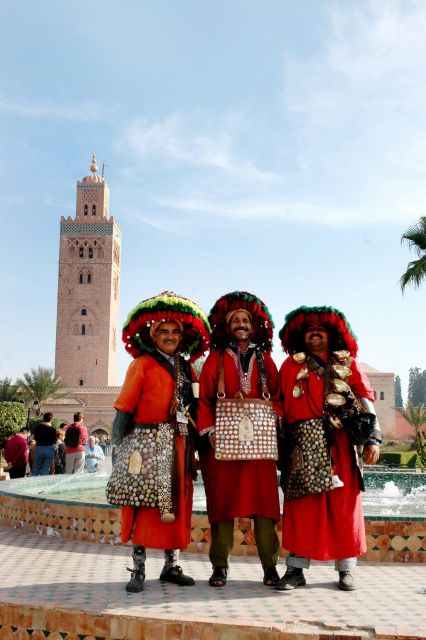 2 Hours Private Walking Tour With Local Friend - Experience Highlights