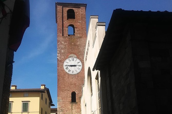 2-Hours Relax Walking Tour Through Lucca - Luccas Charming Atmosphere