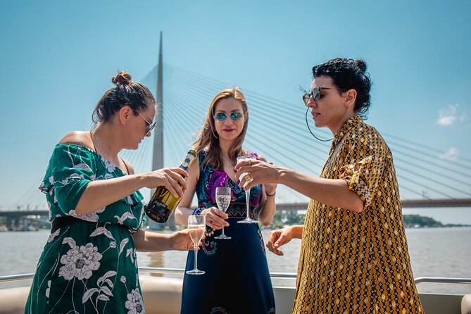 2 Hours / Sightseeing Boat Cruise Drinks Included - Duration and Departure
