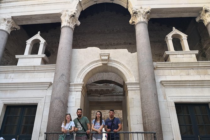 2 Hours Split Walking Tour With Free Food Tasting - Tour Expectations