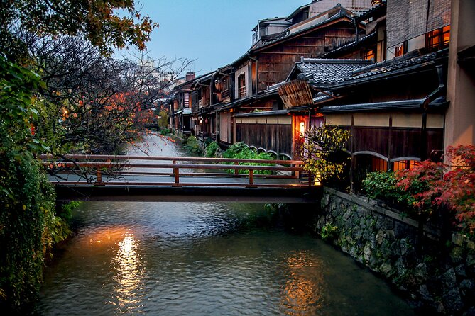 2 Hours Tour in Historic Gion: Geisha Spotting Area Tour - Exploring Gion