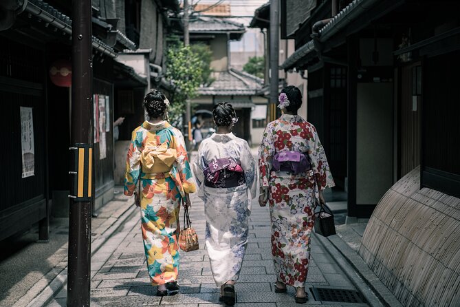 2 Hours Tour in Historic Gion: Geisha Spotting Area Tour - Geisha Sightings