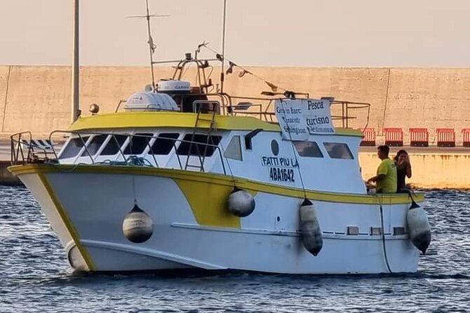 2 Hours Tour on Boat to Polignano a Mare - Group Size and Booking
