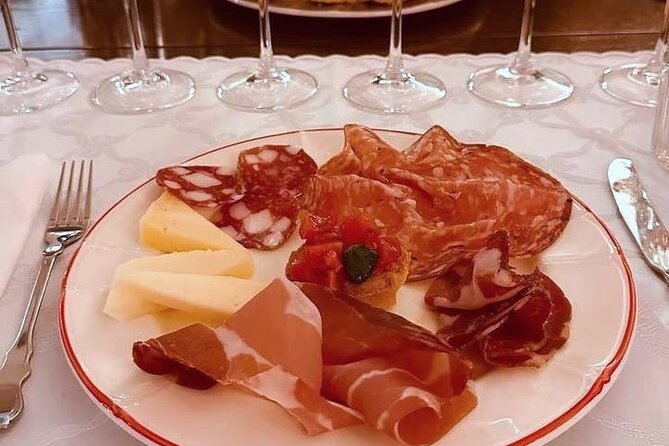 2 Hours Visit and Wine Tasting With Tastings in Val DORCIA - Wine and Food Offerings