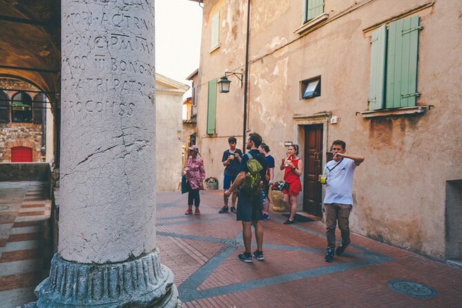 2 Hours Walking and Boat Tour in Sirmione Highlights - Tour Duration and Group Size