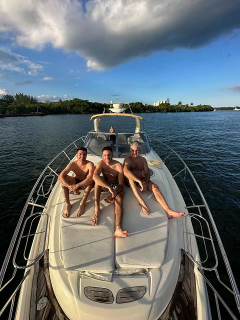 2 HOURS Yacht in Miami for Up to 12 People - Included Amenities