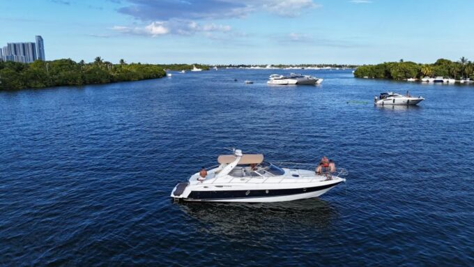 2 HOURS Yacht in Miami for Up to 12 People - Additional Services