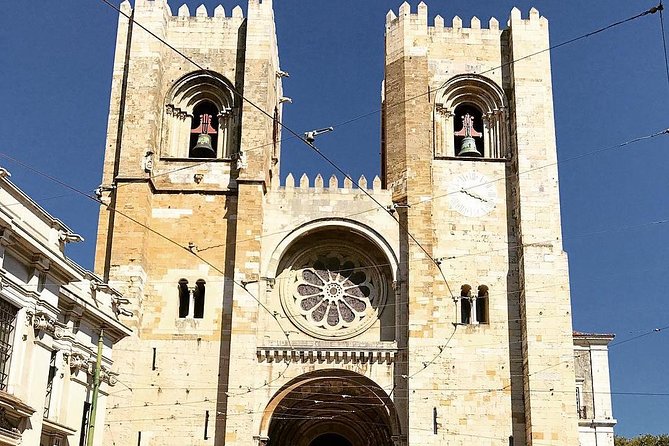 2 Hr City Tuk Tuk Tour of Lisbon - Tour Details