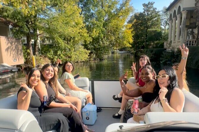 2 hr Lake Austin Boat Cruise. BYOB (Private - up to 12 guests) - Key Points