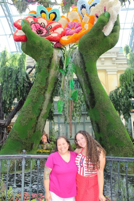 2-Hr Strip Walking Tour With Photos, Champagne & Souvenirs - Tour Inclusions