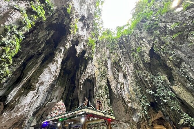 2-Way FLIGHT: Private Kuala Lumpur Guided Day Tour From Singapore - Major Attractions Visited
