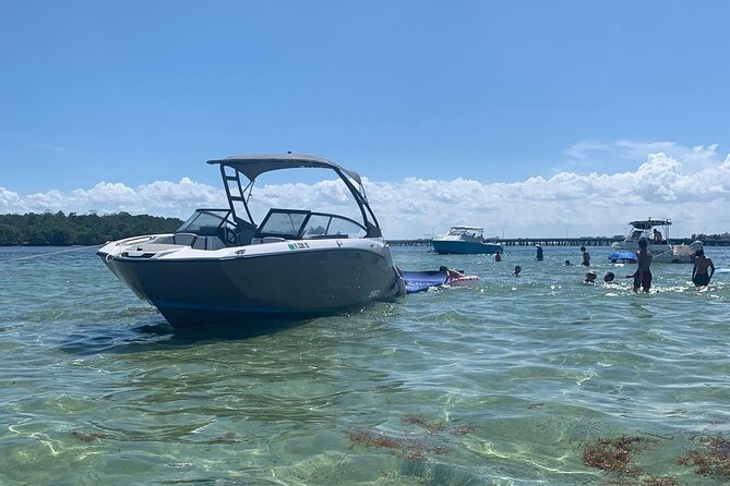 25 Ft for 10 People Miami Boat, Fuel, Cooler and Ice Incl. - Highlights of the Experience